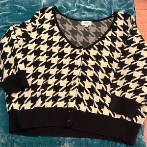 Unique Vintage Black & ivory Houndstooth Knit Cardigan